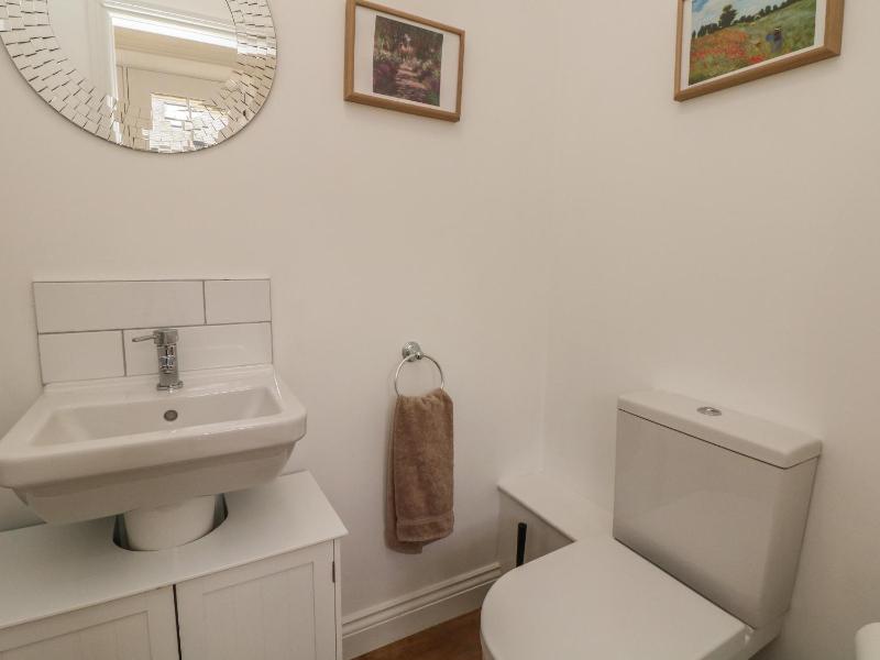 Willow Cottage - image 12