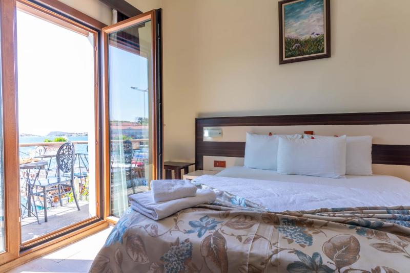Superior Twin Room with Sea View image 4