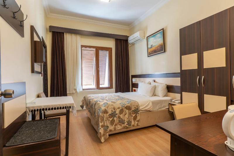 Economy Double Room image 4