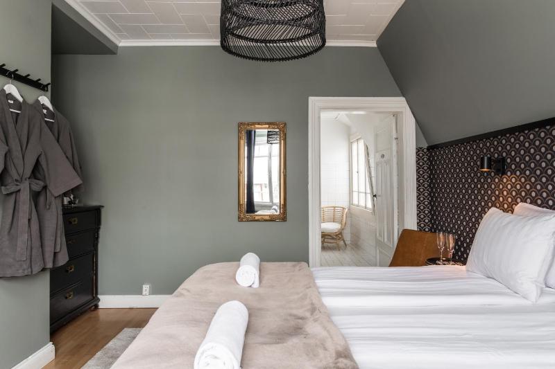 Large Double Room image 1