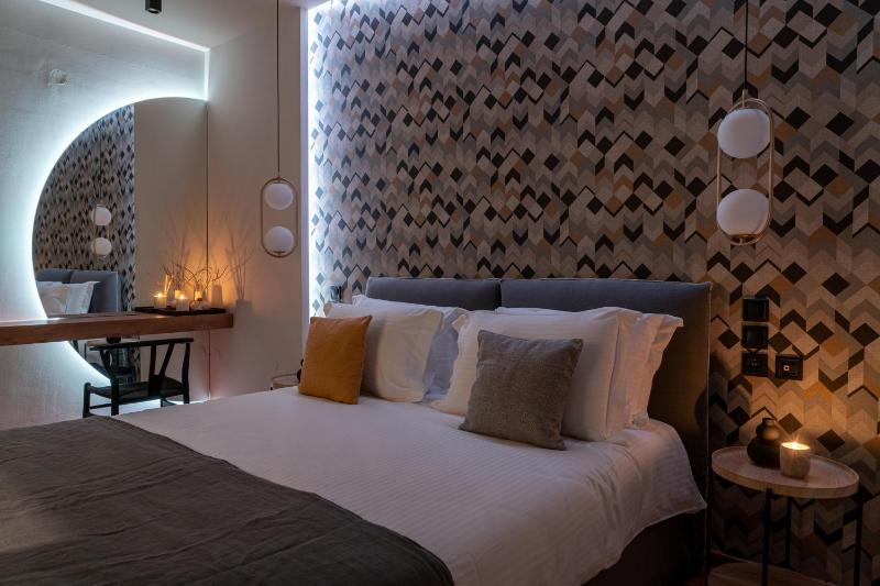 Seventh Floor - image 8