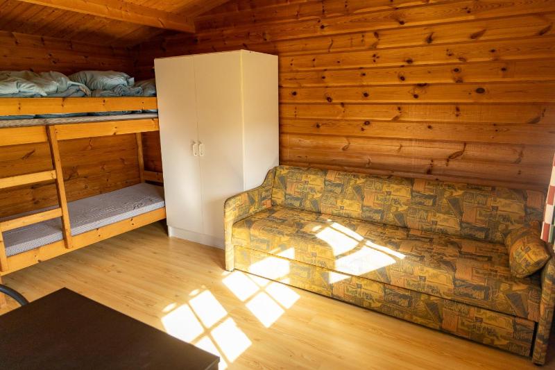Large Cottage with Shared Bathroom (4 Adults) image 3
