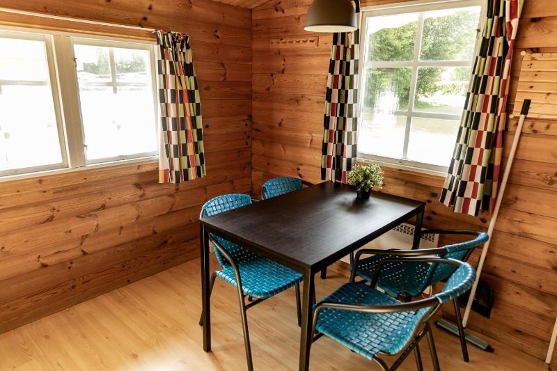 Large Cottage with Shared Bathroom (4 Adults) image 4