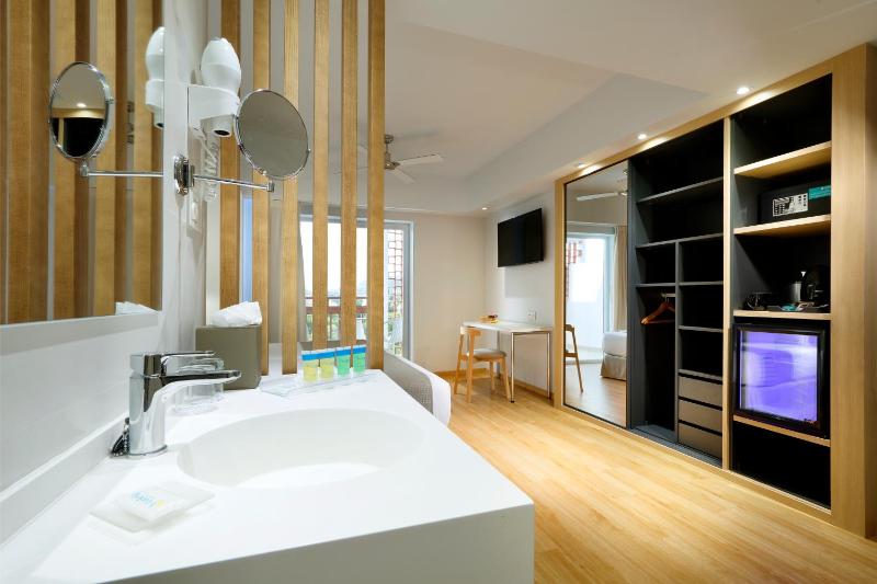 Single Room image 3