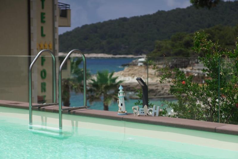 Standard Double Room with Balcony and Pool View-Annex building image 4