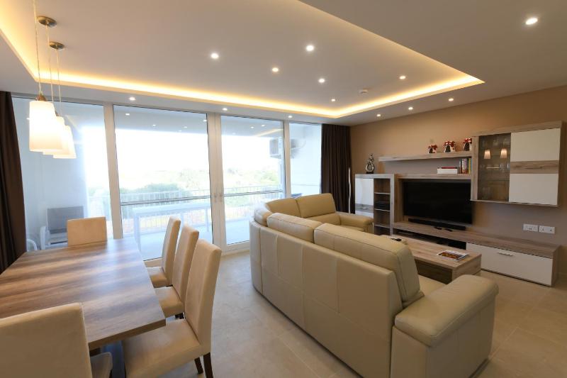 Wileg 4B Luxury Two Bedroom Apartment with Shared Swimming Pool. Images