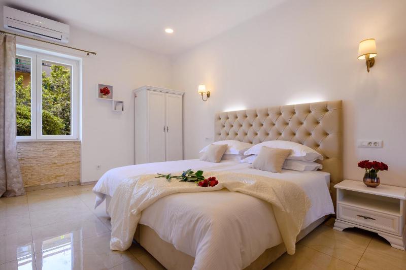 Summer breeze luxury rooms - image 1