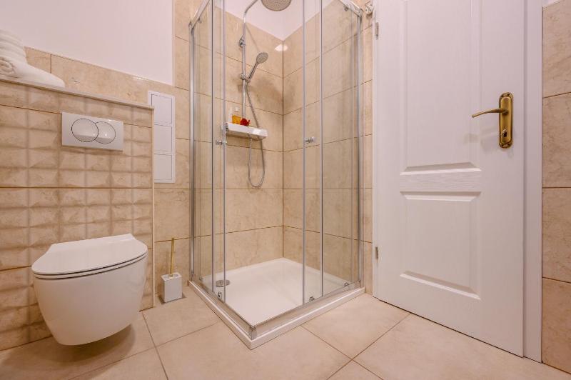 Summer breeze luxury rooms - image 3