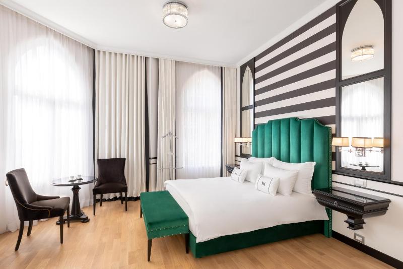 Suite with Sea View image 4