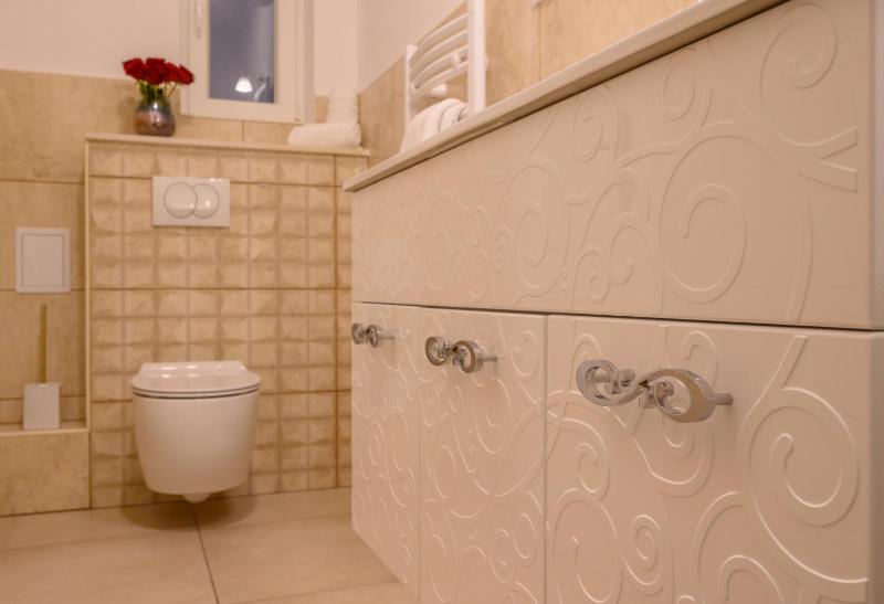 Summer breeze luxury rooms - image 6