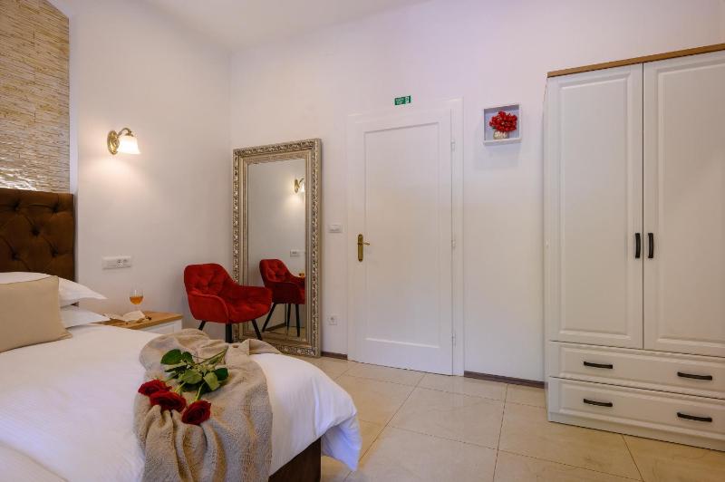 Summer breeze luxury rooms - image 15