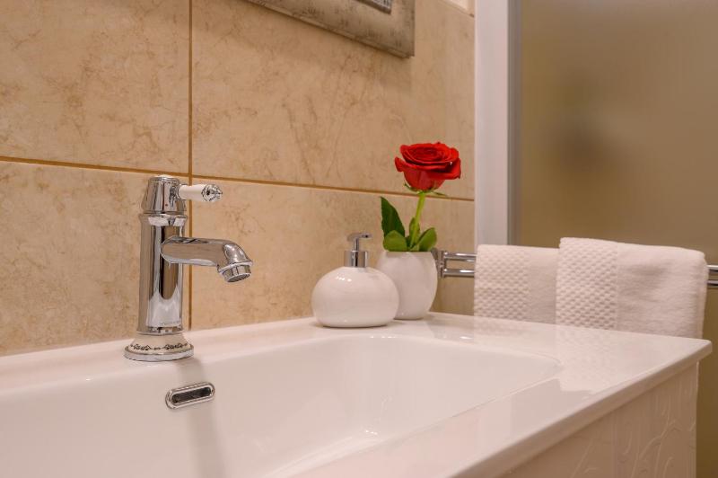 Summer breeze luxury rooms - image 2