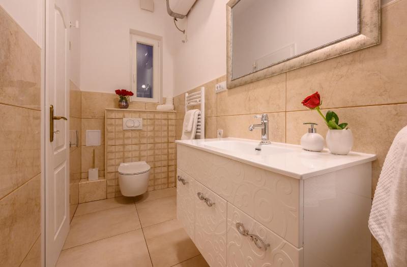 Summer breeze luxury rooms - image 8