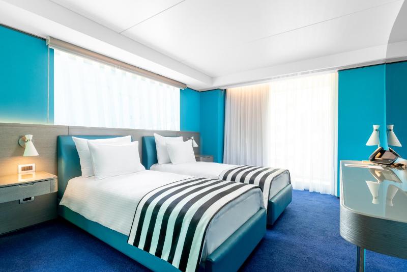 Superior Twin Room with Sea View image 1