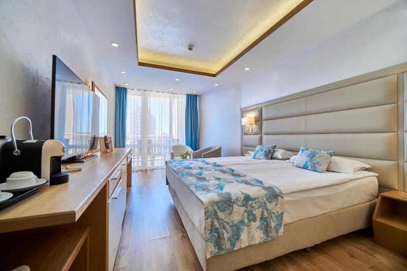 Economy Double or Twin Room with Balcony image 2