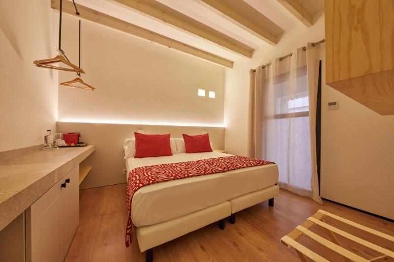 Single Room image 4
