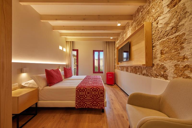 Deluxe Room image 2