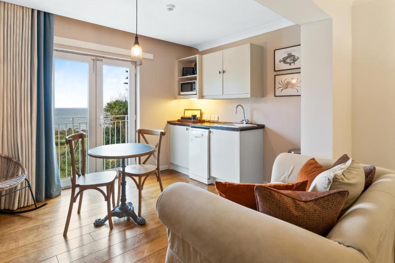 Studio with Sea View image 3