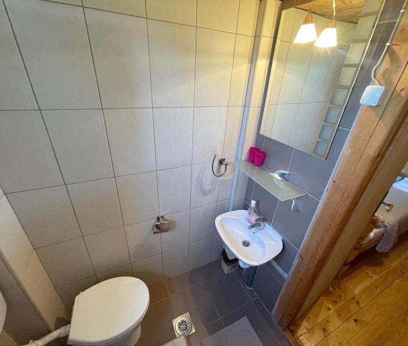 Double Room image 4