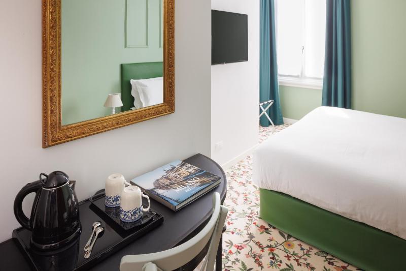 Superior Double or Twin Room image 4