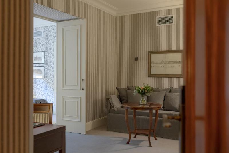 Family Room image 4