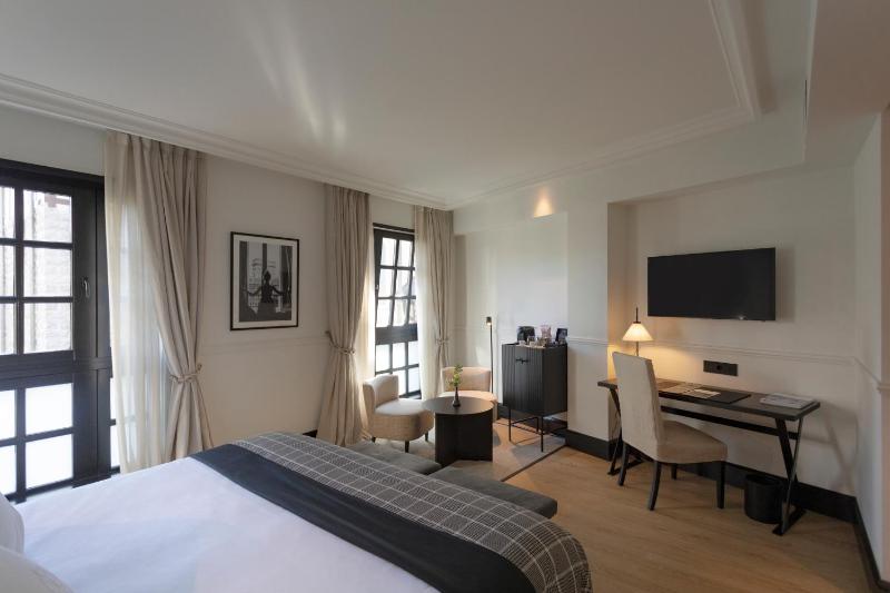 Superior Double Room image 1
