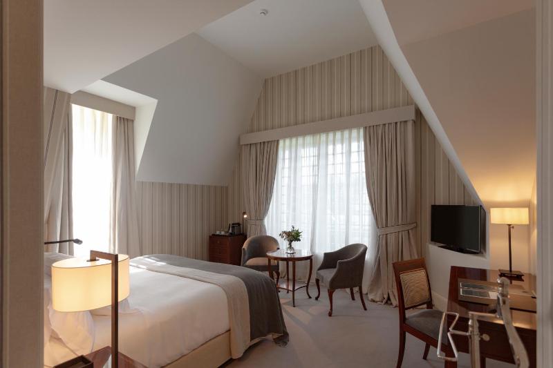 Deluxe Double or Twin Room image 1