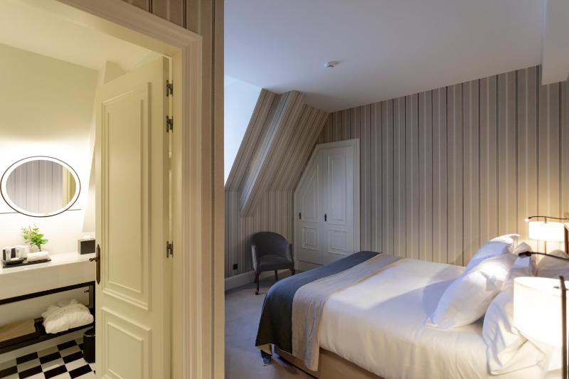 Small Double Room image 1