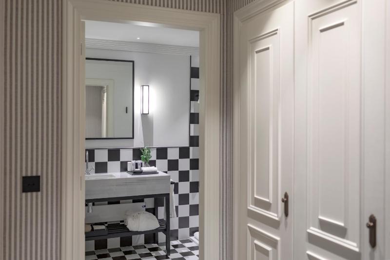 Double or Twin Room image 4