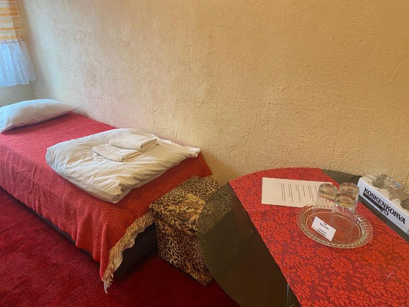 Triple Room with Shared Bathroom image 3