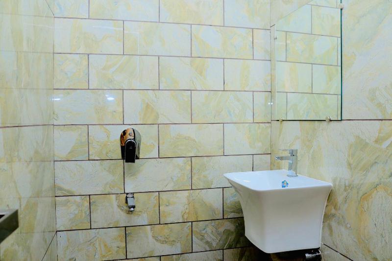 Lemonade HOTEL - image 12