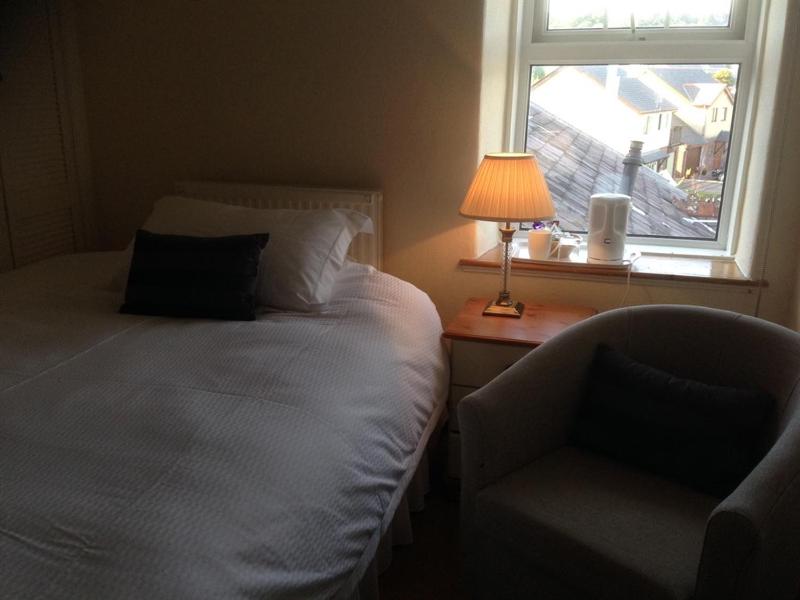 Single Room with Shower image 1