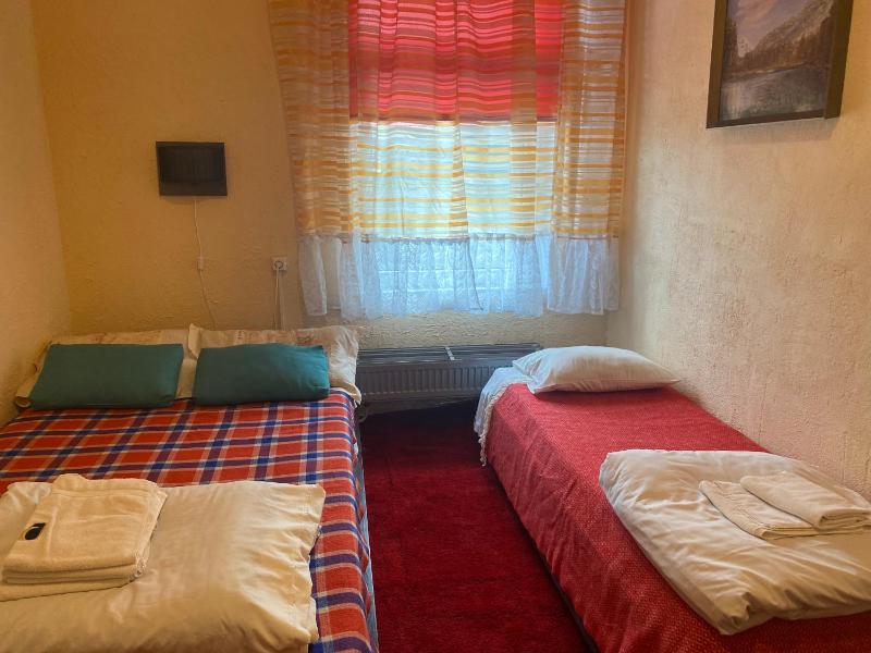 Triple Room with Shared Bathroom image 2