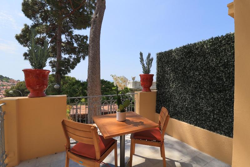 Double Room with Garden View image 1