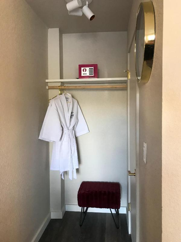 Large Double Room image 4