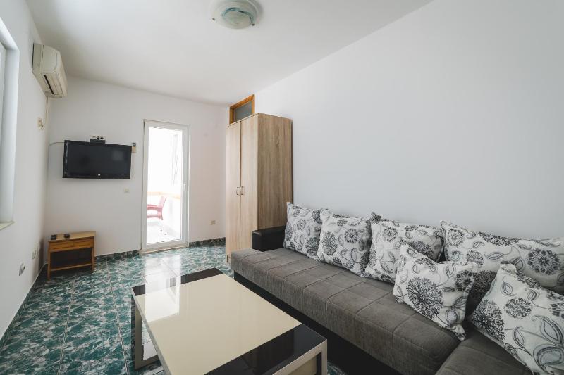 Apartment image 3