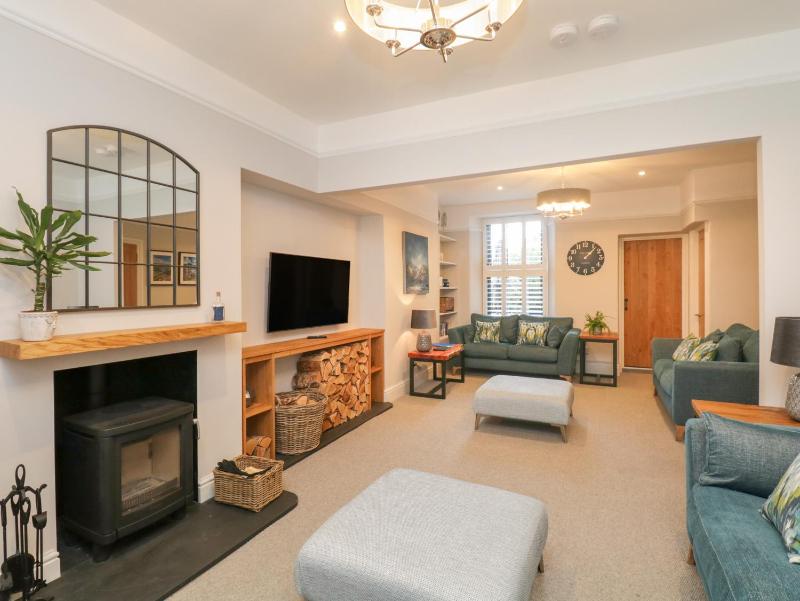 Hazelnut Cottage - image 4