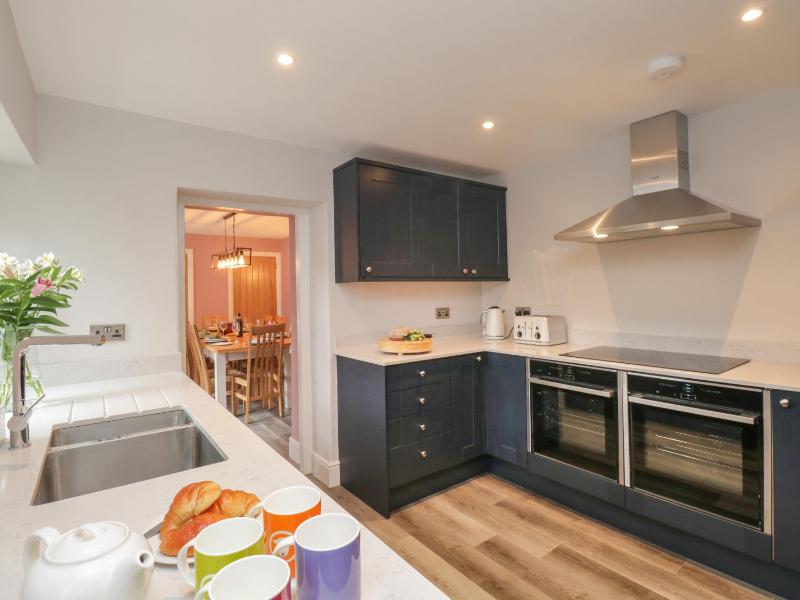 Hazelnut Cottage - image 14