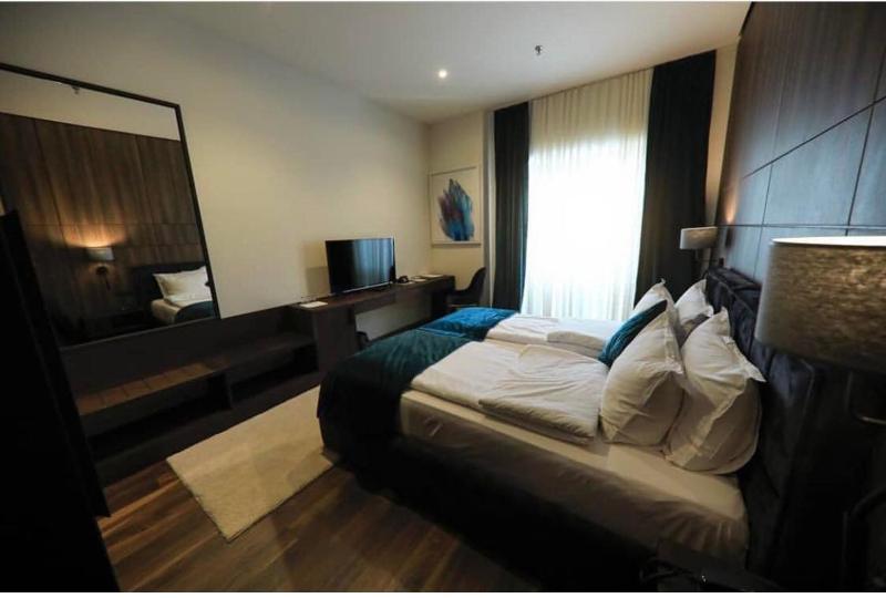 Large Twin Room image 1