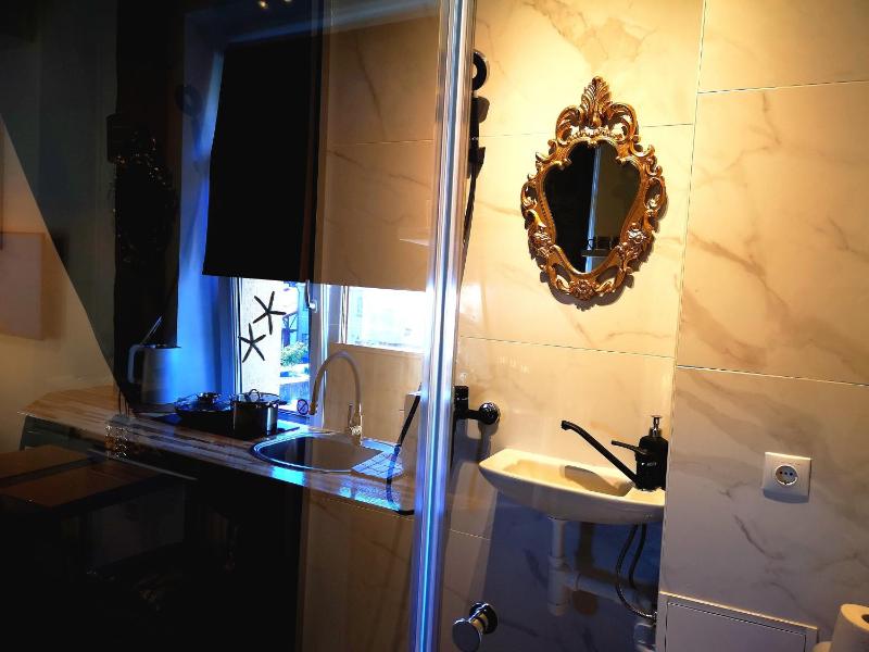 Gold & Studio - image 15