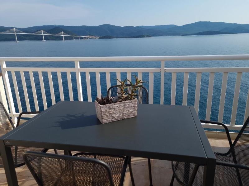 Two-Bedroom Apartment with Sea View image 1