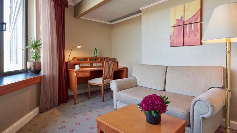 Junior Suite with River View image 2