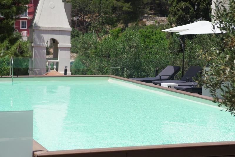 Standard Double Room with Balcony and Pool View-Annex building image 3