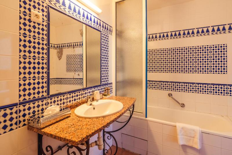 Double Room with Sea View image 3