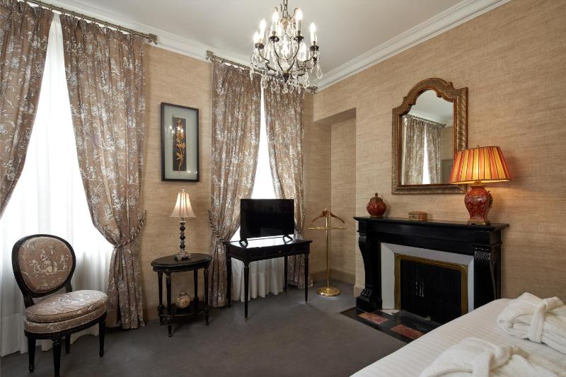 Deluxe Double Room image 1