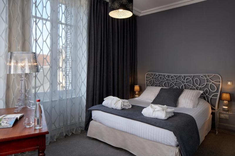 Superior Double Room image 1