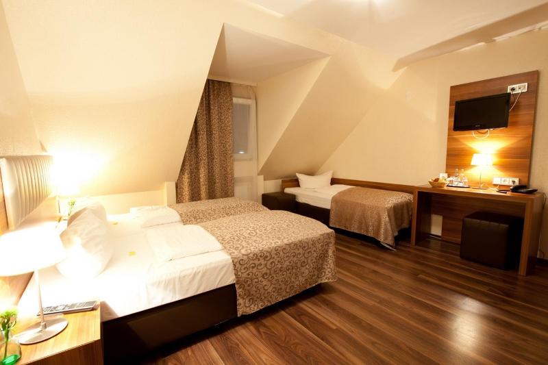 Hotel Frankfurt Messe - image 7