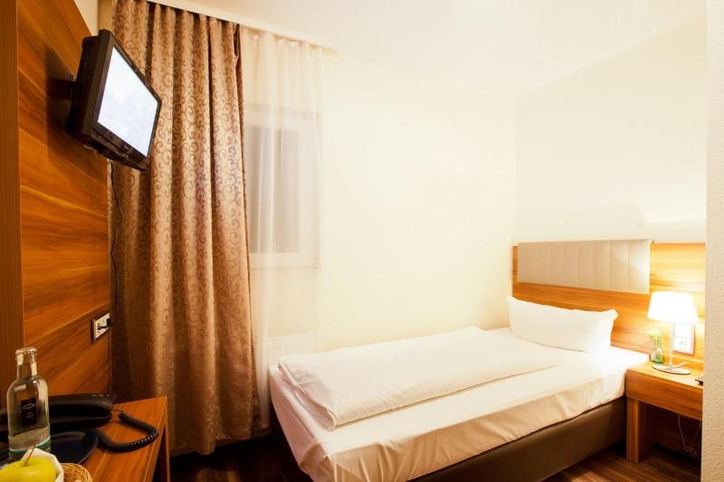Hotel Frankfurt Messe - image 15