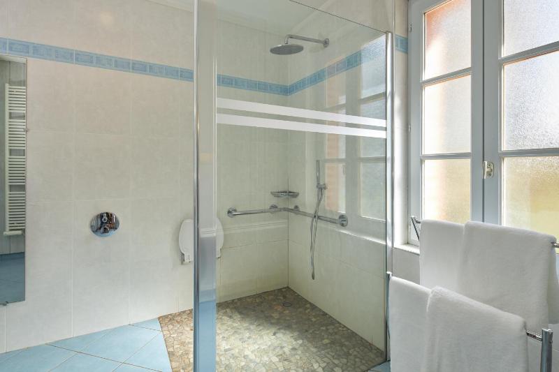 Superior Twin Room image 2