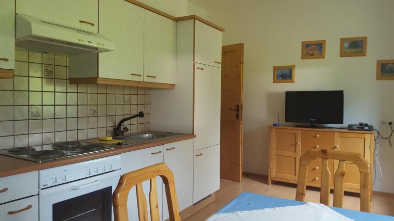 Two-Bedroom Apartment with Shower  image 3